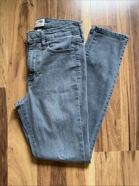Universal Thread Women's Light Gray Skinny Jeans